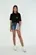 T-SHIRT CROPPED COM BOLSO FRONTAL E DETALHE DE CHAVEIRO NA MANGA - DIMY TSH82661