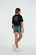 T-SHIRT CROPPED COM BOLSO FRONTAL E DETALHE DE CHAVEIRO NA MANGA - DIMY TSH82661