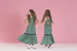 VESTIDO C/AMARRAÇÃO NAS COSTAS DETALHES NA COR MARINHO COM VERDE PRECOCE LVT3554