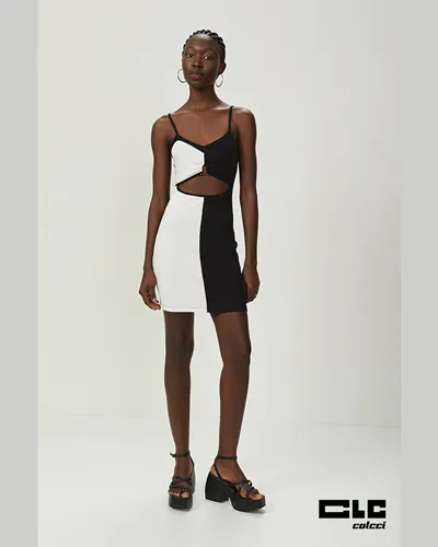 VESTIDO CANELADO PRETO COM BRANCO  DETALHE FIVELA PRATA COLCCI 0445301088