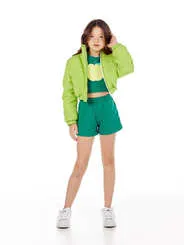 CONJUNTO BLUSA CURTA ESTAMPA MAÇÃ VERDE SHORT CÓS ELÁSTICO LISO MYLU 041630124