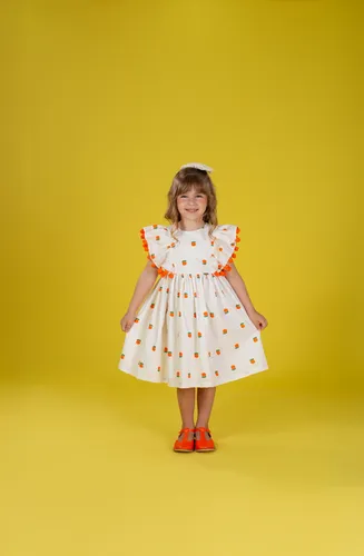 VESTIDO DECOTE NAS COSTAS COM APLICAÇÃO POMPOM PRECOCE MVT5520